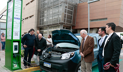 Inauguramos el primer cargador de autos eléctricos de la ciudad
