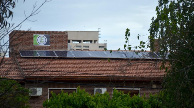 Un argentino genera su propia energía con paneles solares / LaNación
